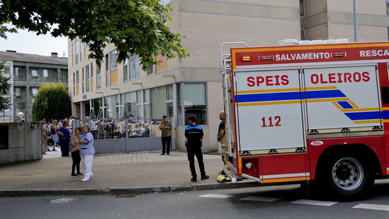 Desalojados los usuarios de la residencia Ballesol de Oleiros, en A Coruña, por humo en el garaje