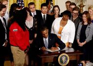 Obama firm� un memorando para reducir la carga de los pr�stamos de los estudiantes. 