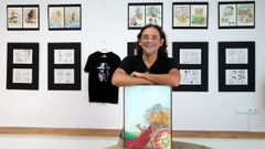 Fran L�pez, Fech�n, posando con su obra expuesta en la pared del arte del �coworking� de Noia