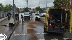 Choque frontal de dos furgonetas en Langreo