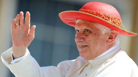 El papa Benedicto XVI, en la audiencia general semanal en la Plaza de San Pedro en el Vaticano, en junio del 2010.