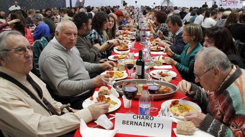 O Barco se rindi al botelo.Ms de mil personas asistieron a la comida en el pabelln