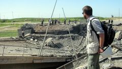 David Beriain, en el pueste de Hasser, cerca de Mosul, durante la guerra iraqu�
