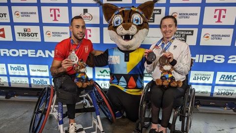 Ignacio Fernndez y Henriett Koosz con sus medallas europeas