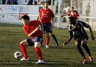 Los futbolistas de la SD Chantada remontaron el partido en el tramo final ante el Sada.