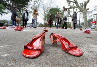 Los actos de repulsa de la violencia machista, como este de Ponteceso, son frecuentes en la zona. 