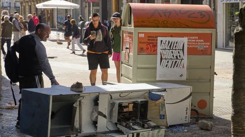 Destrozos tras los disturbios en el acto de Falange.