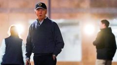 Un coche choca contra la caravana de seguridad de Biden durante un acto en Delaware