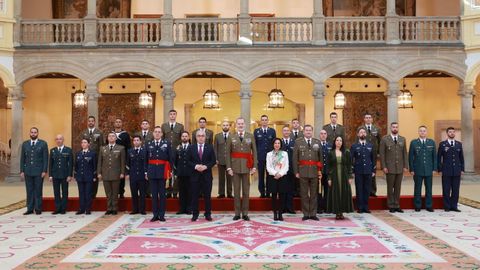 El pirag&uuml;ista y guardia civil arousano Diego Romero (primero por la izquierda de la imagen) participa en la audiencia de Su Majestad el Rey Felipe VI a un grupo de deportistas de alto nivel de las Fuerzas Armadas y la Guardia Civil en el Palacio del Pardo.