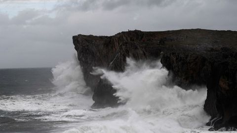 Temporal de olas en Asturias