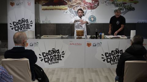 Antonio Reboredo y Paolo, durante el taller que imparti� en el CIFP Paseo das Pontes