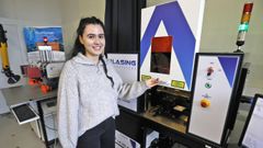 Anta lvarez Paz, en un laboratorio de la Escuela de Ingeniera Industrial de Vigo, es una de las que ya se han apuntado en las listas del Sergas