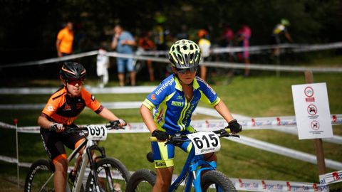 MINI BTT MACEDA.La carrera reuni� a m�s de 400 deportistas en el circuito ubicado en el entorno de las piscinas municipales.