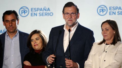 Rajoy celebró la victoria en el balcón de Génova