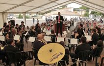 Touro rinde tributo a la m�sica popular con su festival de bandas.