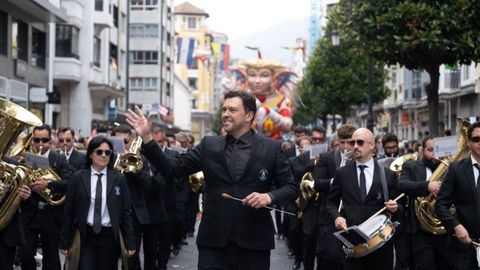 Las calles del centro de Oviedo acogen este jueves el tradicional desfile del día de América en Asturias, en su 72 edición