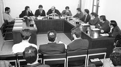 Reuni�n de varios alcaldes de la Costa da Morte en el sal�n de plenos del Concello de Dumbr�a, en marzo de 1992, de cara a la constituci�n de la asociaci�n Neria.