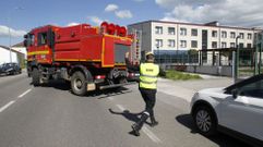 Un soldado de la UME dirige un cami�n durante la desinfecci�n de los alrededores de la residencia DomusVi de Monforte en marzo del 2020