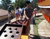 Los juegos populares se montan en todas las fiestas de O Grove