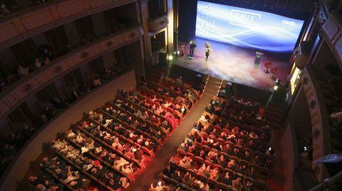 Vista del patio de butacas del teatro Jofre durante el acto institucional de San Xiao.