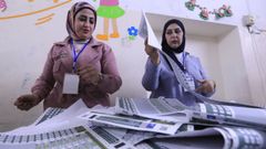 Conteo de votos tras el cierre de las urnas en Irak.