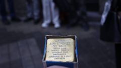 ElStolpersteine en homenaje a Gonzlez del Valle, colocado en la calle Padre Feijoo