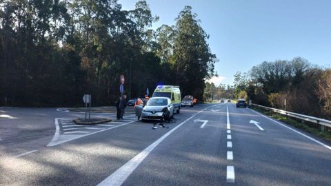 El percance viario se produjo en el punto kilom�trico 78 de la AC-552, en la intersecci�n con el vial AC-442.