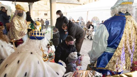 El frío no desanimó a los vecinos para ir a ver a los Magos