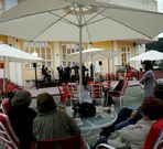 Actuaci�n en la terraza de verano del Casino de Viveiro.