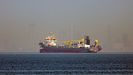 Un buque petrolero pasando por la costa de Dub�i