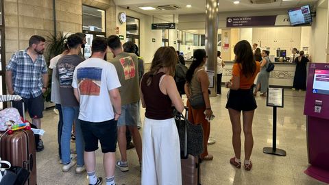 Im�genes de la estaci�n de Ourense tras los retrasos de los trenes con destino a Santiago