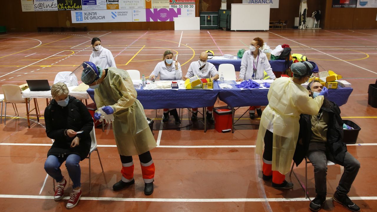 Galicia comienza la semana con una bajada de contagios, pero con un ...