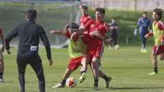 Tavares y Jairo bajo la atenta mirada de Romo. 