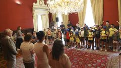 Recepci�n en el Concello de Santiago a ni�os del Campus de la USC