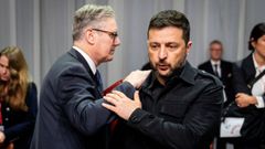 Volodmir Zelenski, con el primer ministro britnico, Keir Starmer