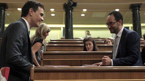 Pedro S�nchez y Antonio Hernando en el Congreso, en una imagen de archivo del 2014.