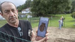 El vecino que encontr el mechero imitacin de una granada muestra una foto que le hizo al artefacto