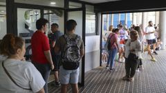 Colas para la retirada de localidades para el partido disputado por el Racing en Oviedo.