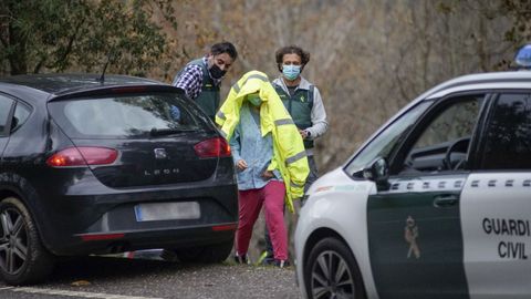 Agentes de la Guardia Civil custodiaron a la detenida, que hoy pasar a disposicin judicial