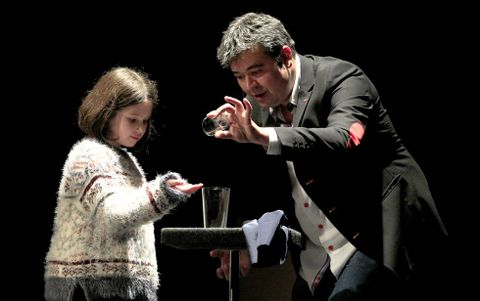 �Nenos e non tan nenos� disfrutan patinando sobre hielo en Ribadeo.