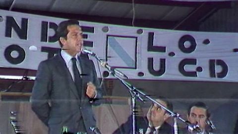 Adolfo Suárez en un acto de campaña de UCD antes de las elecciones autonómicas de 1981.