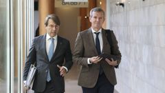 El conselleiro de Econom&iacute;a, Miguel Corgos, y el presidente de la Xunta, Alfonso Rueda, tras presentar los presupuestos.