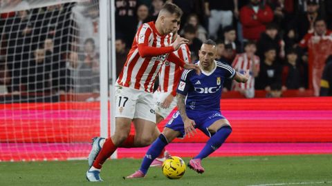 Derbi asturiano entre el Real Sporting de Gijon y el Real Oviedo en El Molin�n