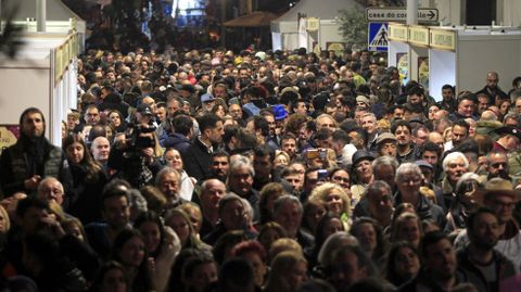 La carpa de las bodegas estaba repleta de gente este sbado por la noche en Quiroga