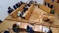 Un momento de la reuni�n de los representantes municipales con las familias afectadas