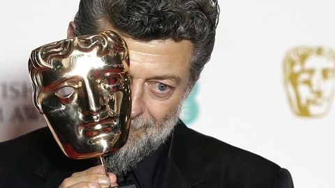 El actor Andy Serkis, con su premio Bafta recibido por su contribuci�n al cine brit�nico