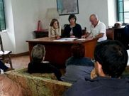 Fern�ndez Pena visit� ayer la zona y habl� con vecinos de Ventoxo.