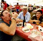 La fiesta atrae a un numeroso p�blico a Noalla.