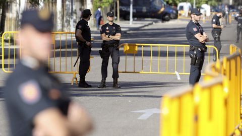 Gran despliegue de las fuerzas de seguridad ante la Audiencia Nacional. 