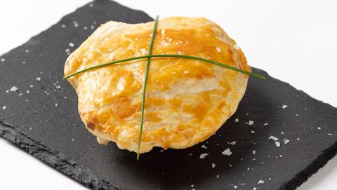 Pastel de vieira, en el restaurante Marte, en la avenida de Rodrigo del Padrn, 11. Vieira hojaldrada con salsa de langostinos